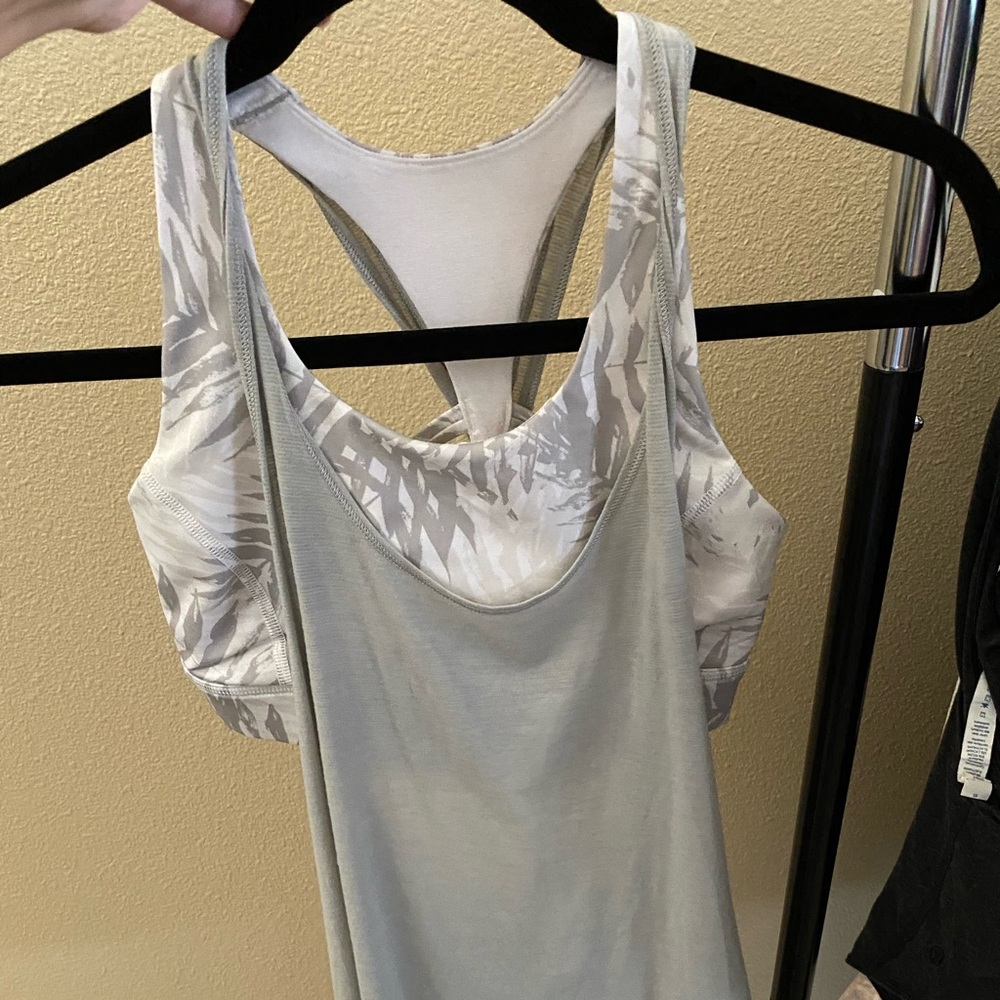 Lululemon tank top built in bra grey/white palm patter size 4